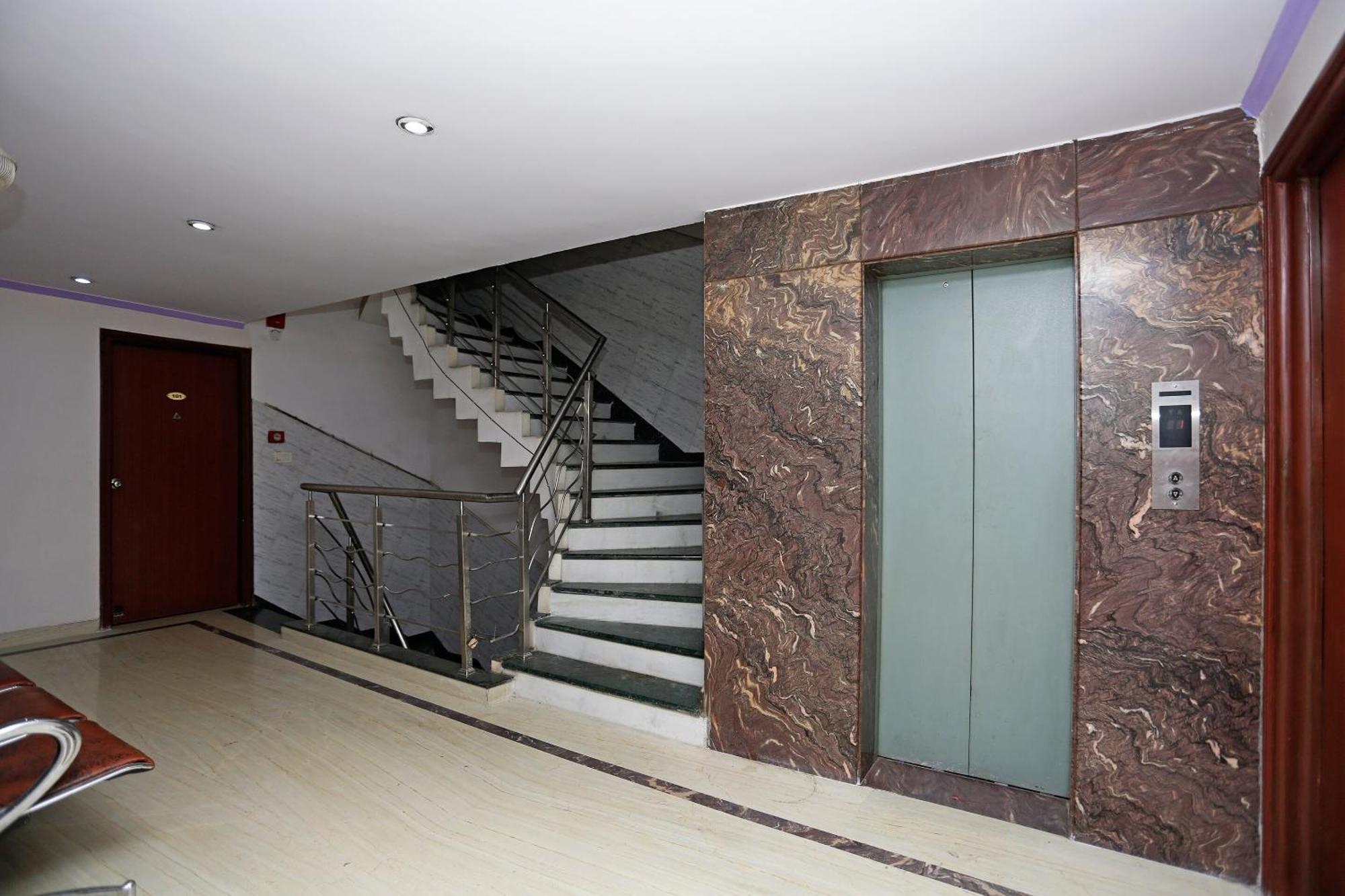 Hotel O Mid Town Delhi  Exterior photo