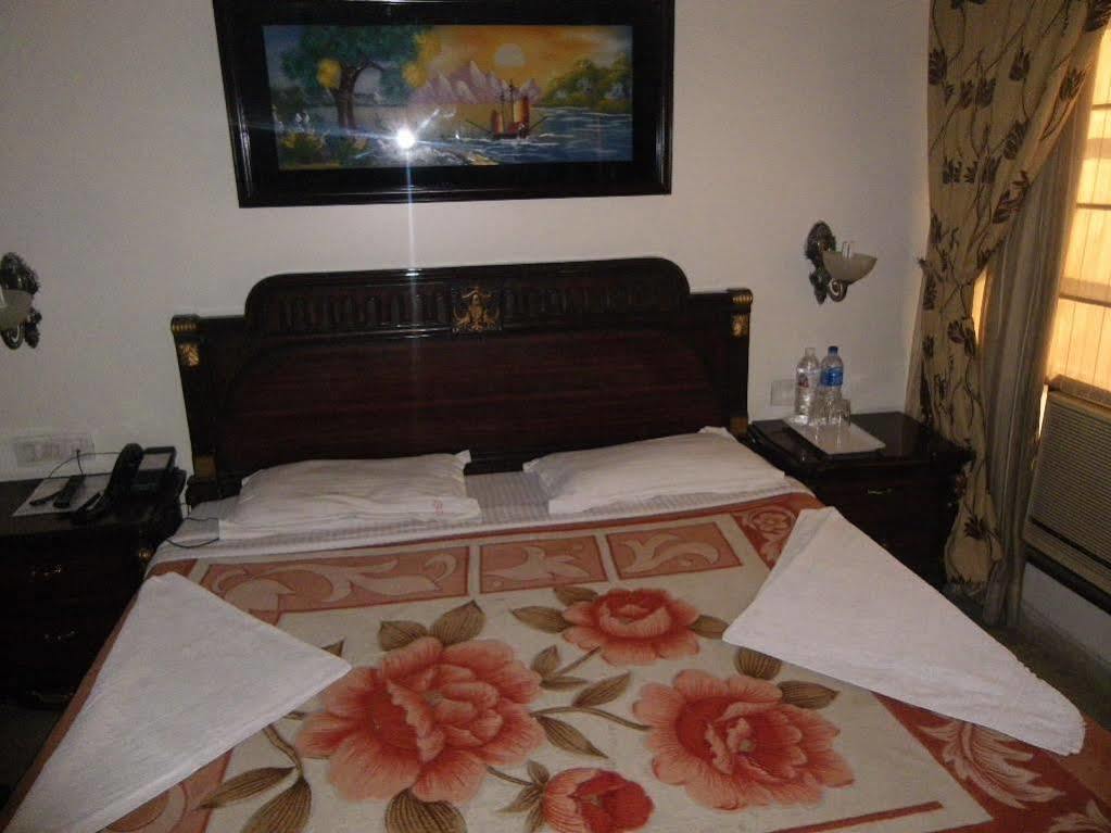 Hotel O Mid Town Delhi  Exterior photo